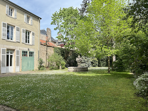 vue du porche LEOPOLD VIEILLE VILLE